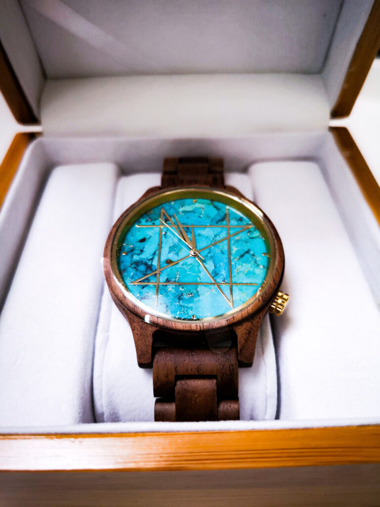 人気商品！！ NOZ 腕時計 未使用 グリーンマイカ メカニカル 天然木 
